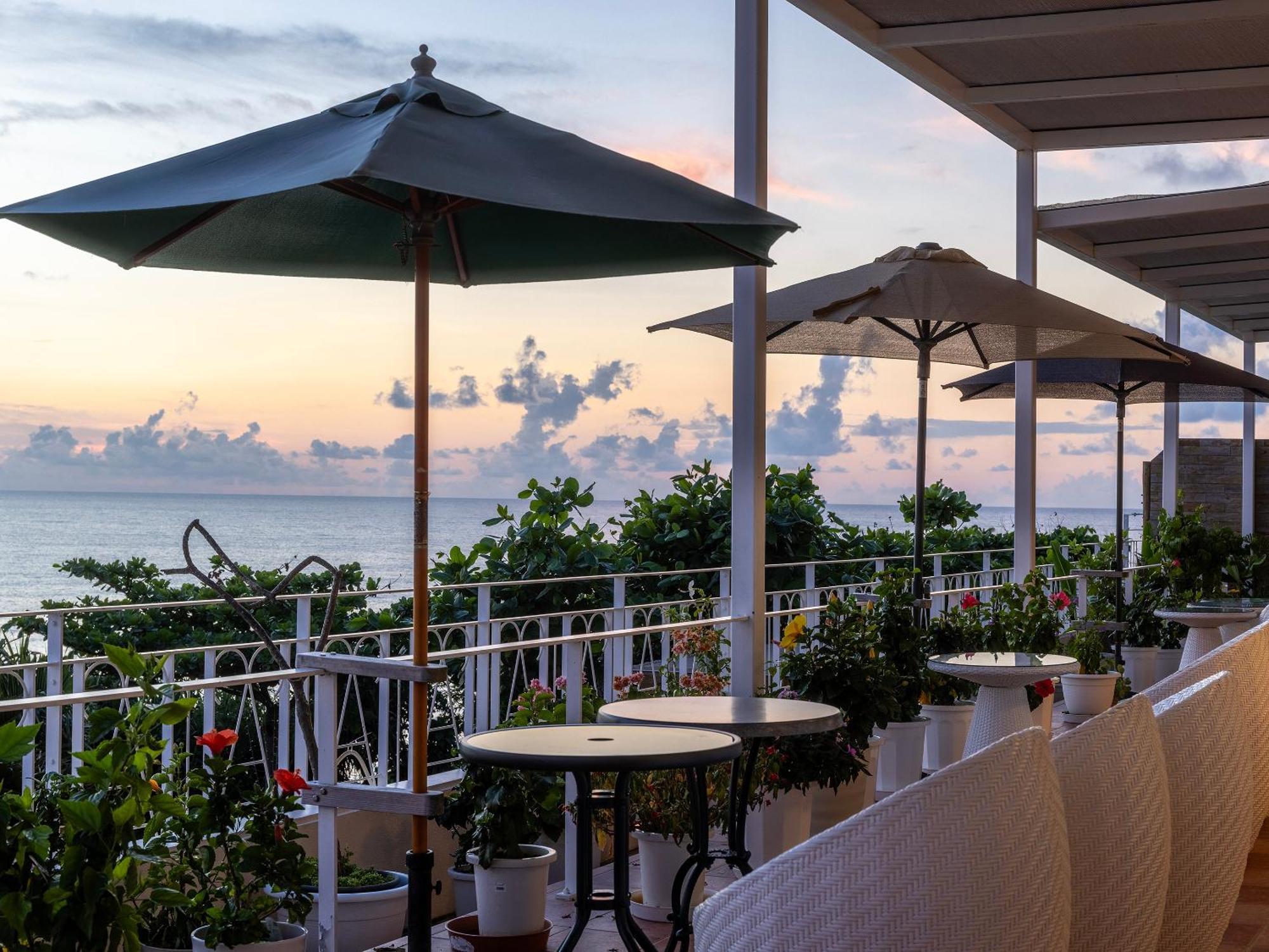 Готель Umi No Terrace Yomitan Toya Екстер'єр фото
